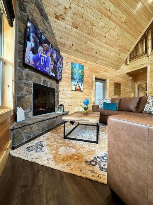 Villa New! Indoor Pool/Ps 5/Hot Tub/Parkway à Pigeon Forge Extérieur photo