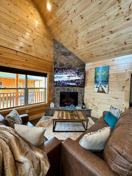 Villa New! Indoor Pool/Ps 5/Hot Tub/Parkway à Pigeon Forge Extérieur photo