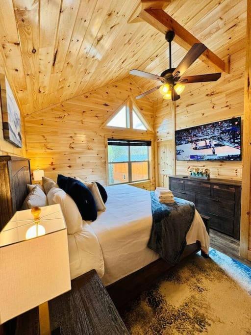 Villa New! Indoor Pool/Ps 5/Hot Tub/Parkway à Pigeon Forge Extérieur photo