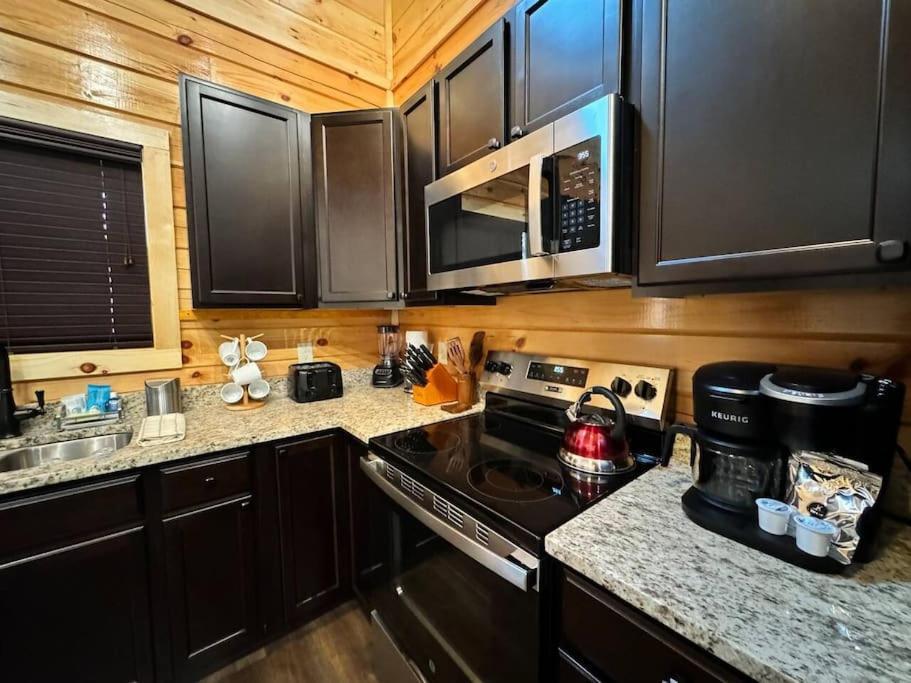 Villa New! Indoor Pool/Ps 5/Hot Tub/Parkway à Pigeon Forge Extérieur photo