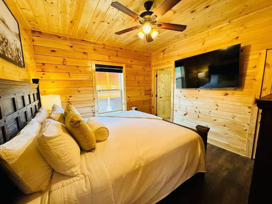 Villa New! Indoor Pool/Ps 5/Hot Tub/Parkway à Pigeon Forge Extérieur photo