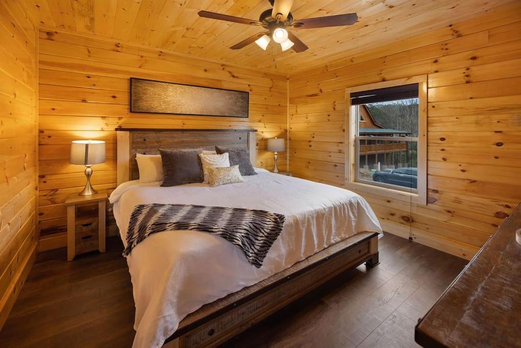 Villa New! Indoor Pool/Ps 5/Hot Tub/Parkway à Pigeon Forge Extérieur photo